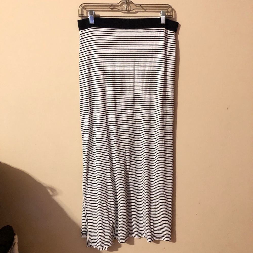 ⭐️ 3 For $15 Lou & Grey Maxi Skirt - Picture 4 of 6